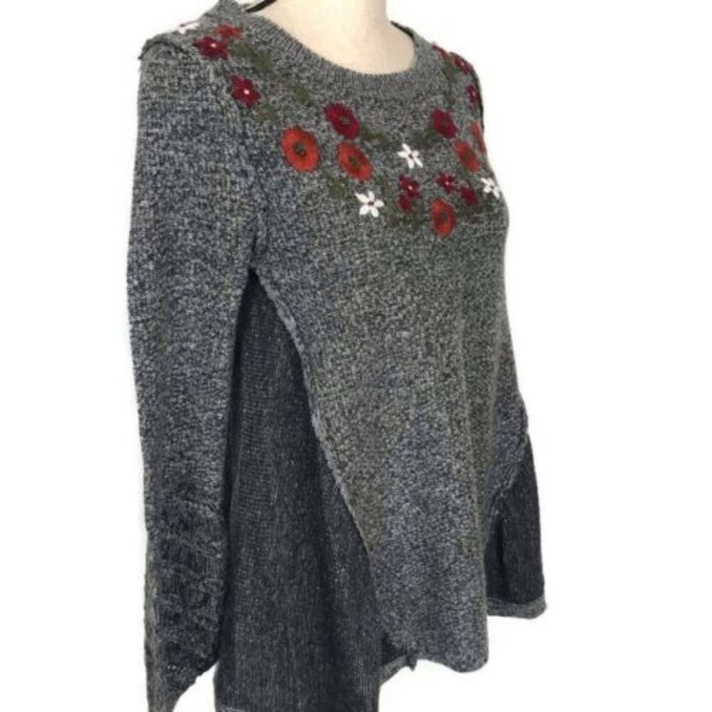 Knox Rose Sharkbite Embroidered Sweater Gray Crewneck Flowers Womens Size XS - Picture 2 of 10